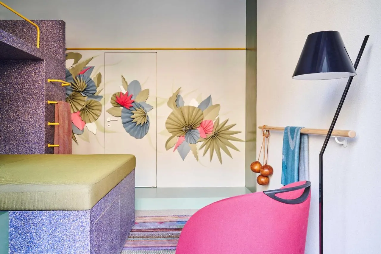 Easylife - Colorato Studio Con Terrazzo Milan 0*,  Italy